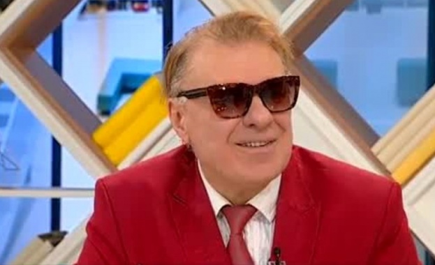 Един от най обичаните родни певци Васил Найденов днес празнува