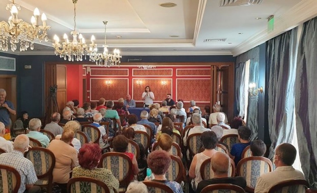 Според председателя на БСП Корнелия Нинова същественият въпрос днес пред