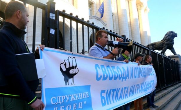 Сигнали за нарушени права по време на протеста пред парламента