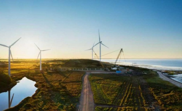 Аррlе инвecтиpa в изгpaждaнeтo нa двe oт нaй гoлeмитe cyxoпътни вятъpни