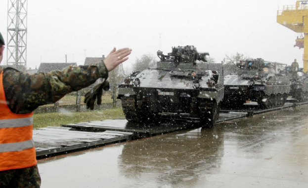 Повече от дузина американски танкове пресякоха полско литовската граница днес С
