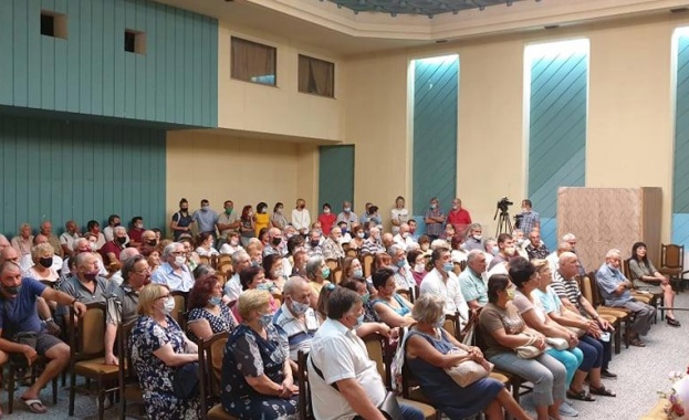 Оставката на Борисов е задължителна и спасителна за България В