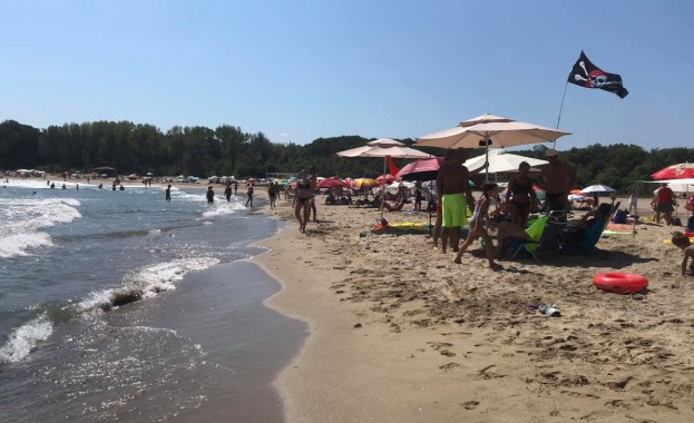Плаж Силистар отново е пълен с плажуващи днес Тялото на