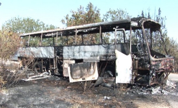 Автобус с военнослужещи изгоря на пътя Силистра Варна Няма
