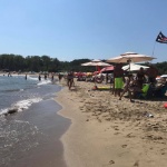 Плаж Силистар отново е пълен с плажуващи, спасител няма