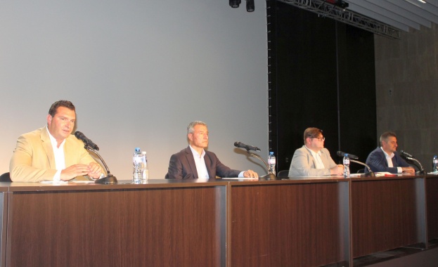 Кандидатите за председател на партията трябва да си дадат ясна