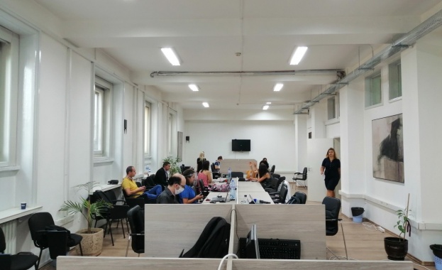 Едва седмица след като парламентът се премести да работи в