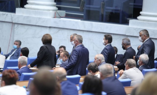 Парламентът прие оставката на Кирилов като депутат