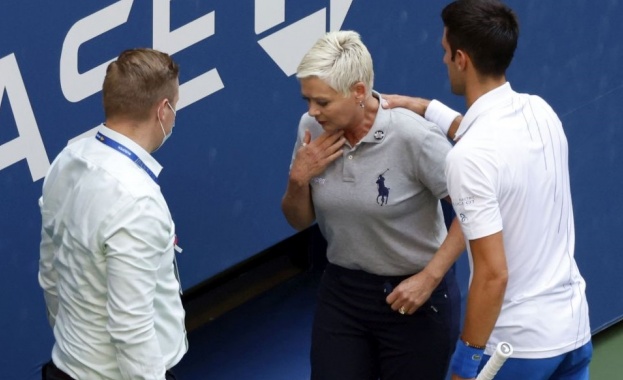 Лора Кларк съдийката която Новак Джокович удари и повали с