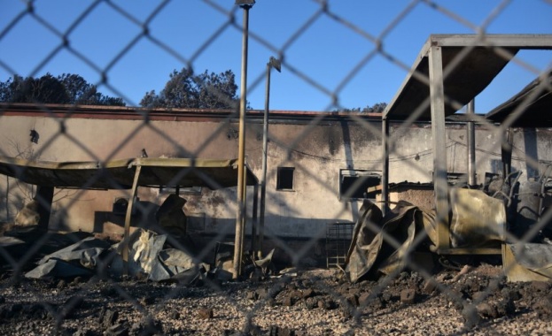 Пожар изпепели най големия мигрантски лагер в Гърция Мориа Там