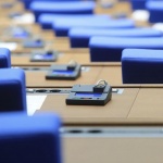 Депутатите с по-ниски заплати, ще вземат 758 лв. по-малко