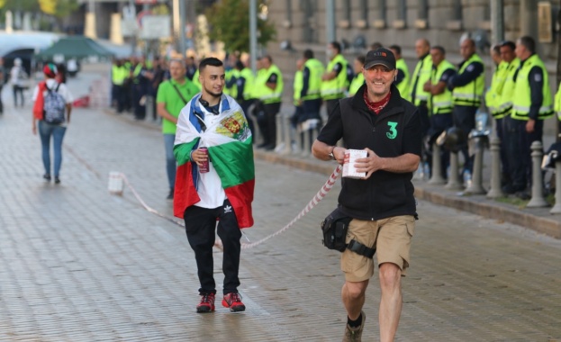 Мощни викове Оставка огласят площад Независимост в началото на второ