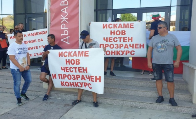 Протестиращи блокираха сградата на Градския дом на културата в Пловдив