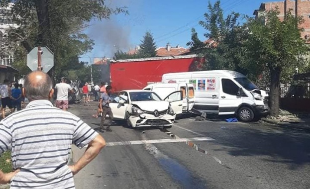 Тежка катастрофа е станала преди кръговото кръстовище в Айтос по