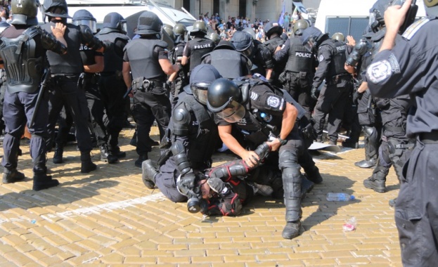 Адвокат: Най-агресивни на 02.09 са били полицаите от провинцията