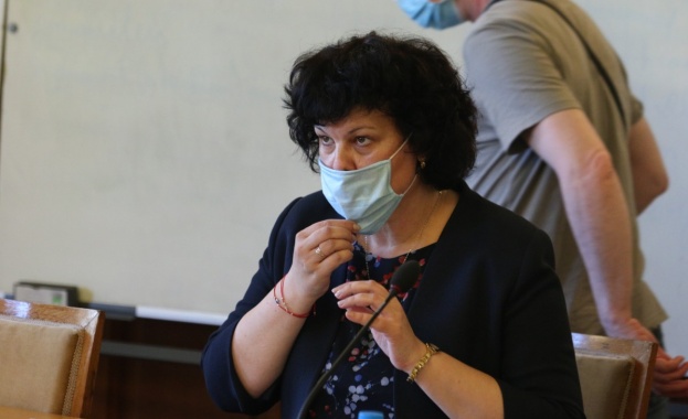 Таня Михайлова: Неносенето на маски в клас ще се наказва само в краен случай Таня Михайлова: Неносенето на маски в клас ще се наказва само в краен случай