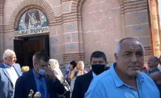 Борисов - на посещение в храм в Кърджали 