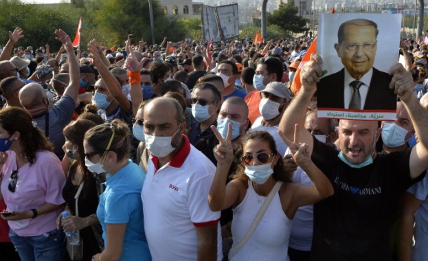 Протестиращи се опитваха цяла нощ да достигнат до президентския дворец