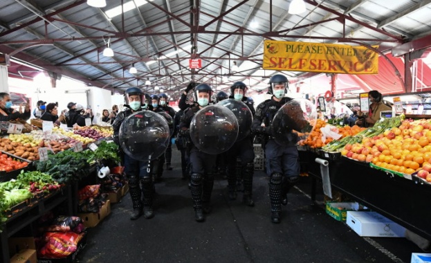 Полицията в австралийския щат Виктория арестува 74 души и глоби
