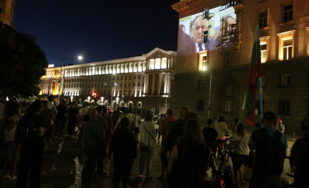 В обичайния час започна протеста в триъгълника на властта На
