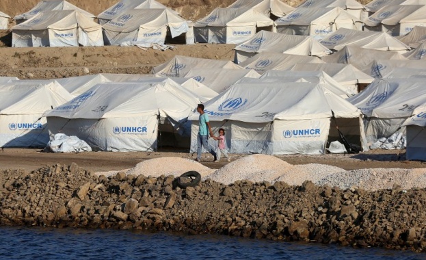 Гърция ще построи постоянен център за мигранти на остров Лесбос 