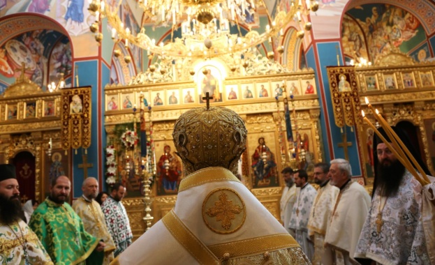 Кръстовден в храм „Въздвижение на Светия Кръст Господен“