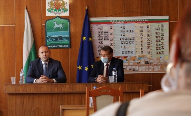 Държавата трябва да спре да се изтегля от малките общини