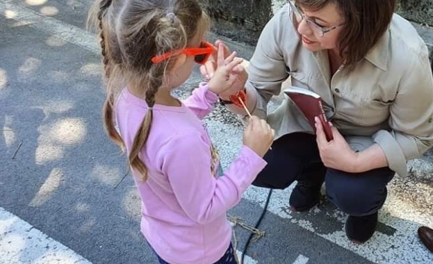 Нека е честит първият учебен ден на учениците учителите и