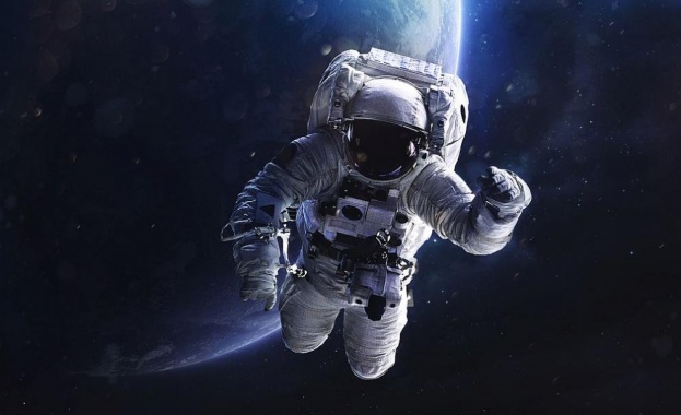 Четирима астронавти напуснаха Международната космическа станция след 6 месечна мисия Връщането
