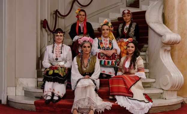 Премиерата на „Традиции е на 29 септември в Бургас. В