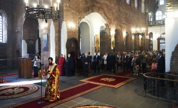 Управляващите и главният прокурор се опитаха да излъжат българите за