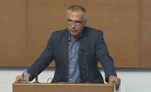 Антон Кутев: Ако като председател на НС не разбираш, че ти управляваш процеса, а не министъра, значи нямаш място там