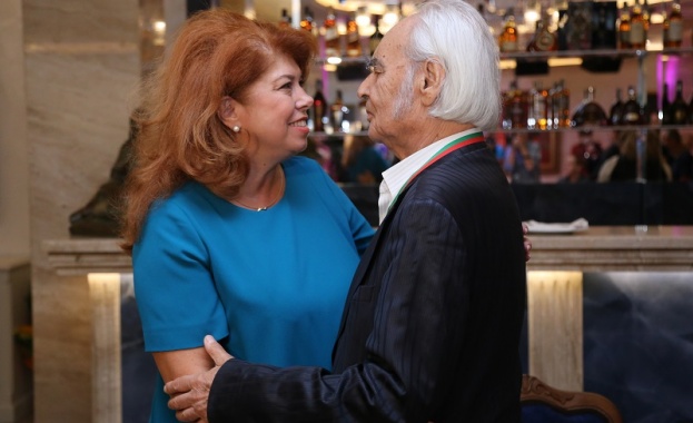 В Музей-галерия Анел, Антон Дончев събра елита на България