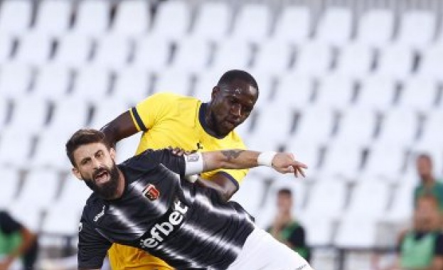 Локомотив Пловдив загуби от Тотнъм с 1 2 в мач от