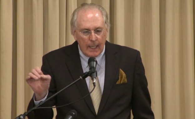 Уинстън Грум авторът на романа Форест Гъмп по който е