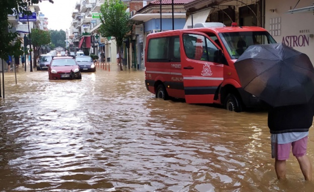Падналият обилен дъжд в област Добрич причини наводнения на дворове,
