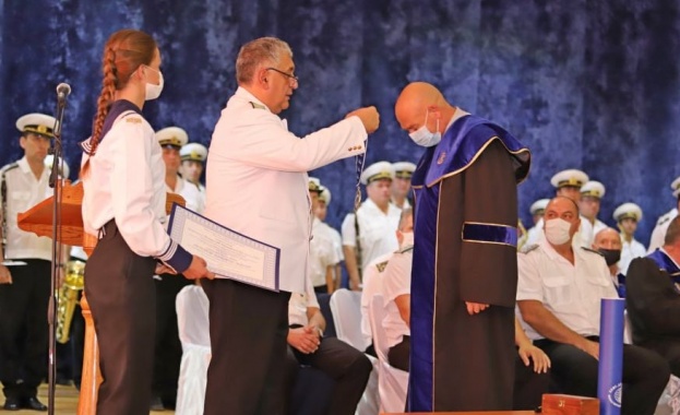 Началникът на Военномедицинската академия генерал майор дмн Венцислав Мутафчийски получи почетното