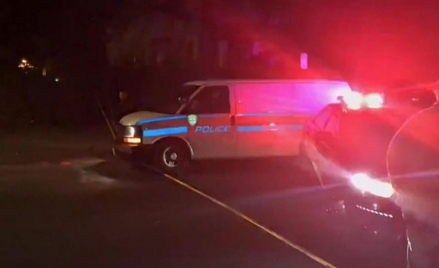 Двама души бяха убити а други 14 са ранени след