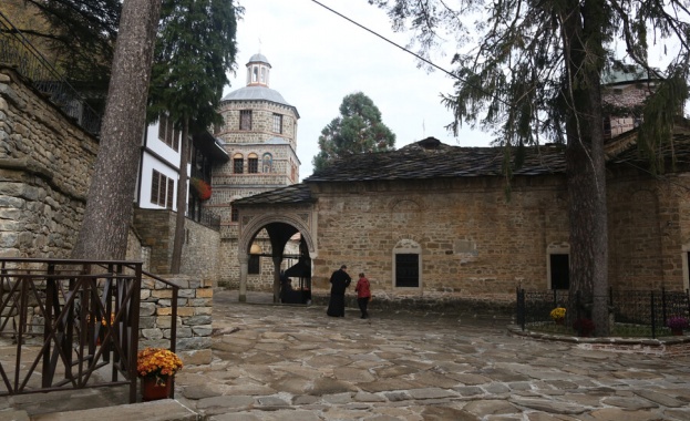 Молебен за дъжд в Троянския манастир