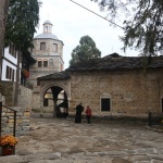 Да дойдат по-добри времена, се помолиха миряни от цялата страна в Троянския манастир