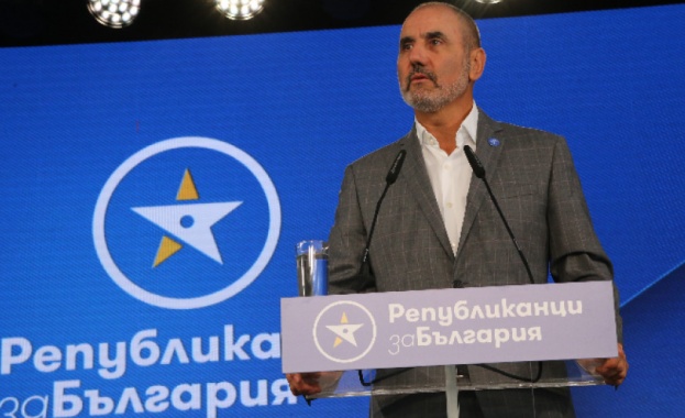 Цветан Цветанов представи лицата на новата си партия „Републиканци за България“
