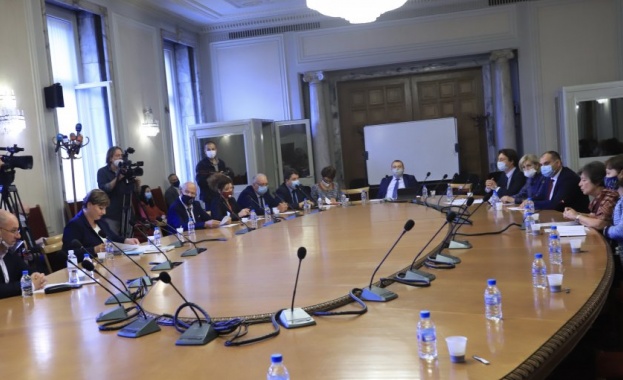 Правната комисия в Народното събрание отхвърли ветото на президента Румен