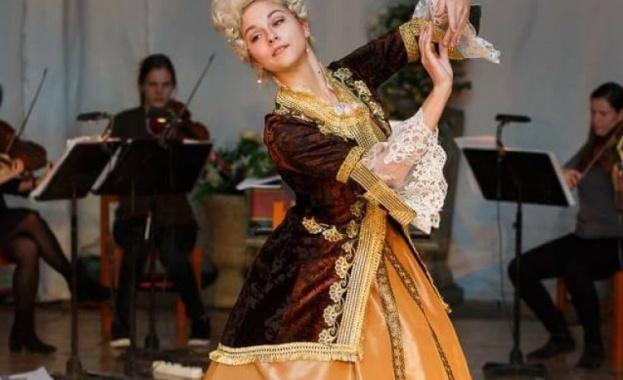 „От менуета до валса“, е днешния спектакъл с „Исторически танци“, поставен по новата книга на примабалерината Маша Илиева