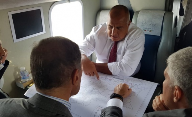 Премиерът Борисов инспектира с хеликоптер изграждането на газопровода Балкански поток