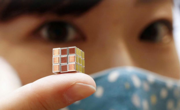 Показаха най-малкия куб на Рубик в света