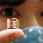 Показаха най-малкия куб на Рубик в света