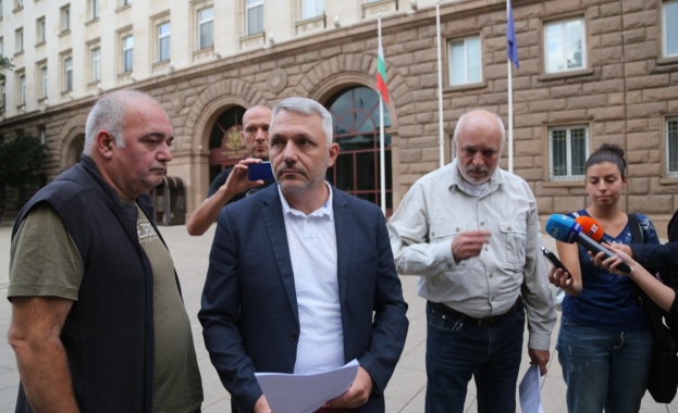 Неформалните организатори на протеста от Отровното трио са получили частичен