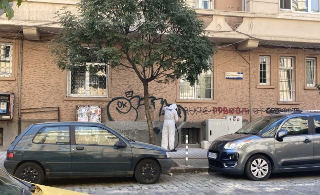 Столичният инспекторат почиства графити от ул. „Цар Иван Асен II“ 
