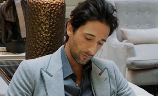 Актьорът Ейдриан Броуди тества ваксина руската ваксина против коронавирус Това