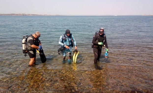 Специализиран екип от Флотилия бойни и спомагателни кораби гр